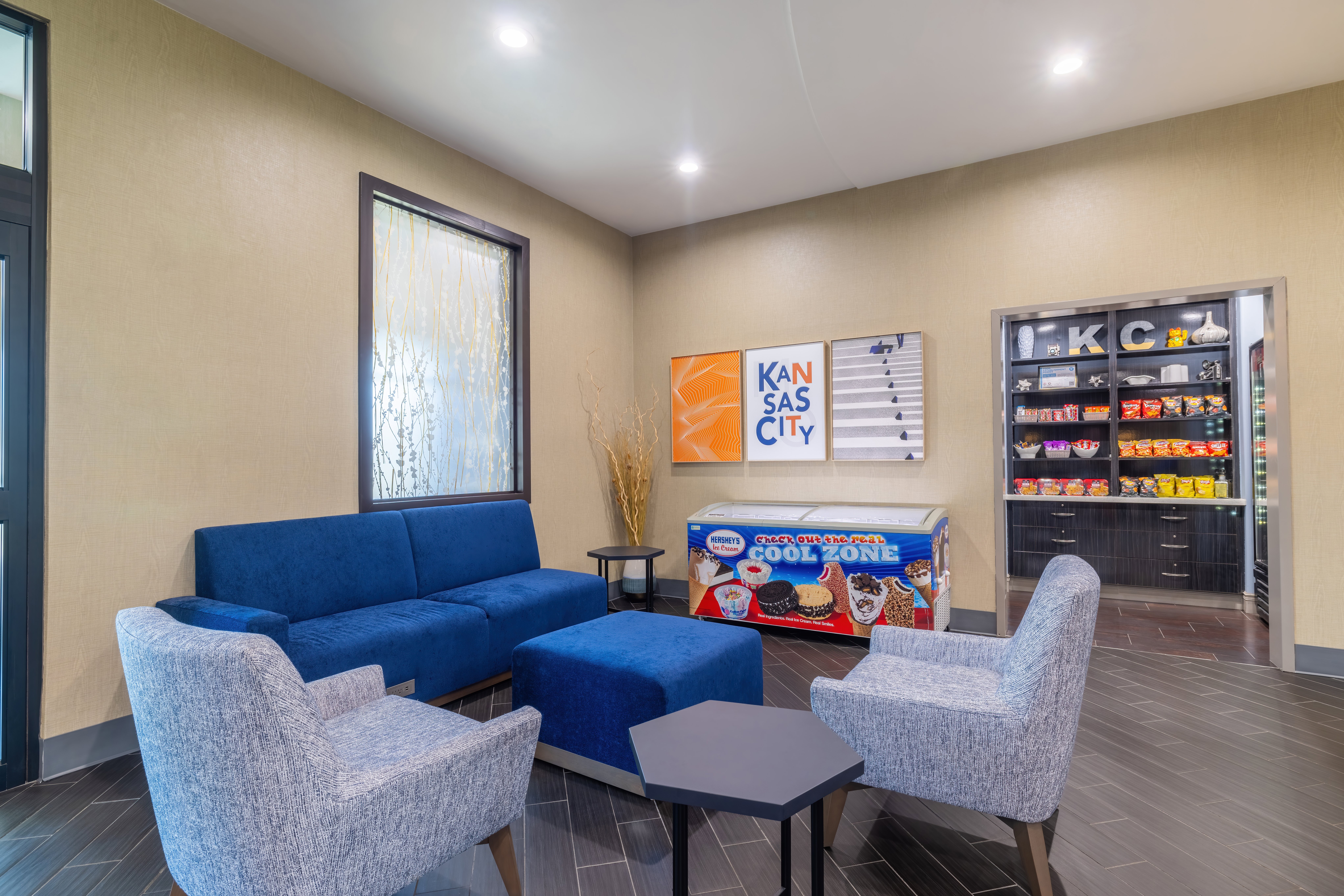 holiday inn express and suites kansas city airport by ihg