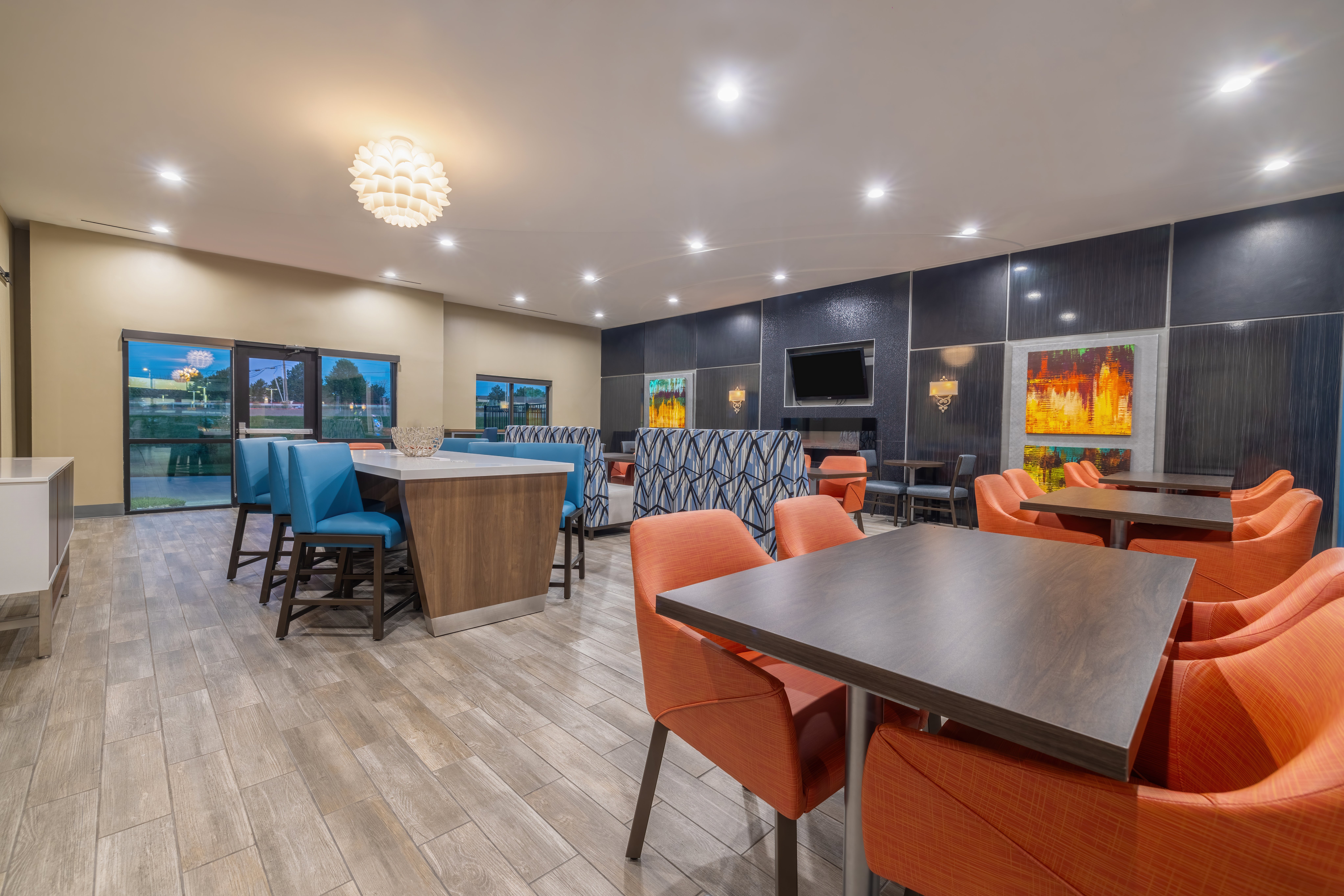 holiday inn express and suites kansas city airport by ihg