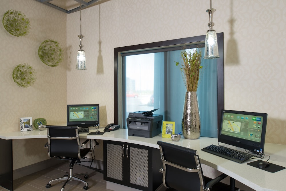 holiday inn express and suites kansas city airport by ihg