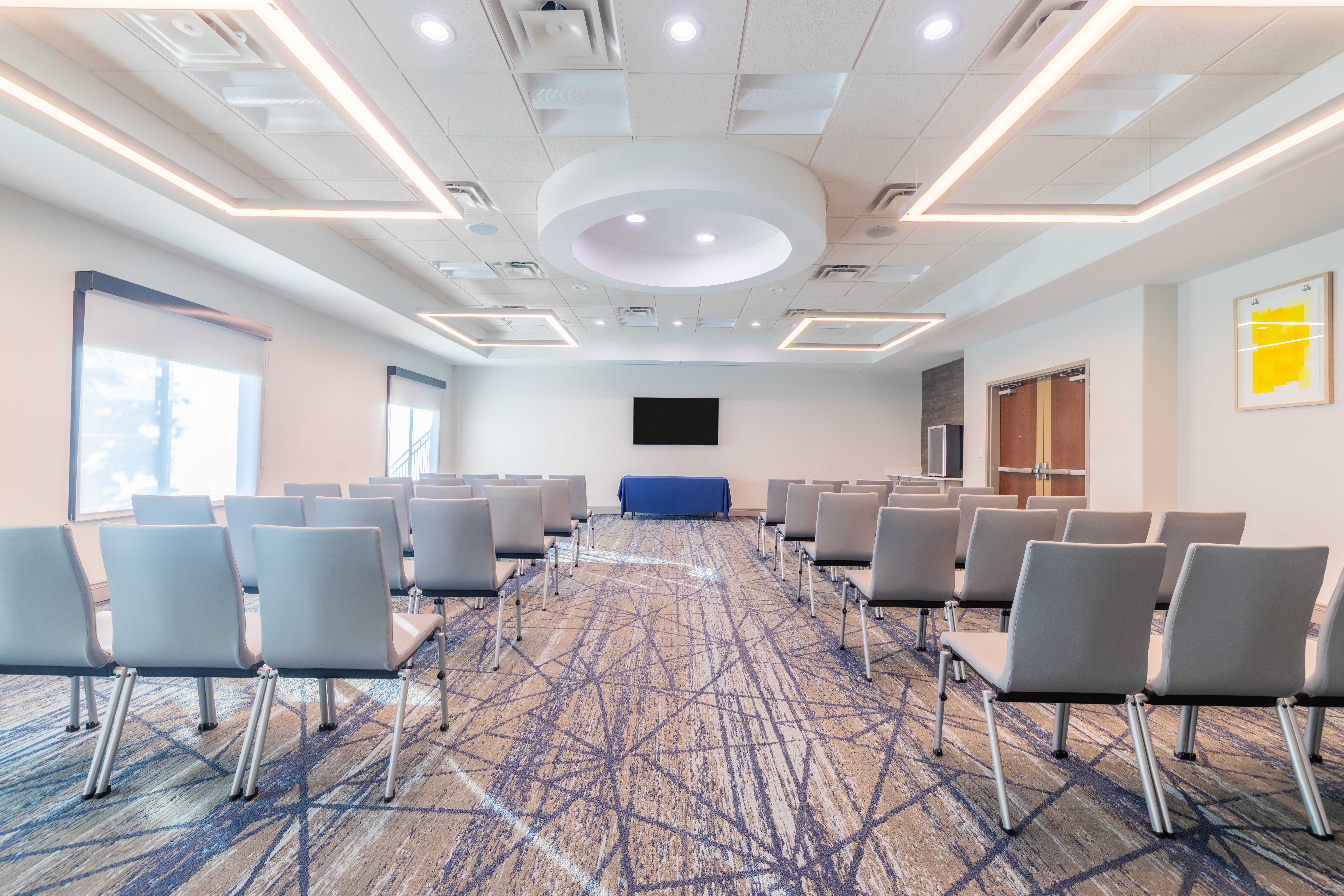 holiday inn express and suites kansas city airport by ihg