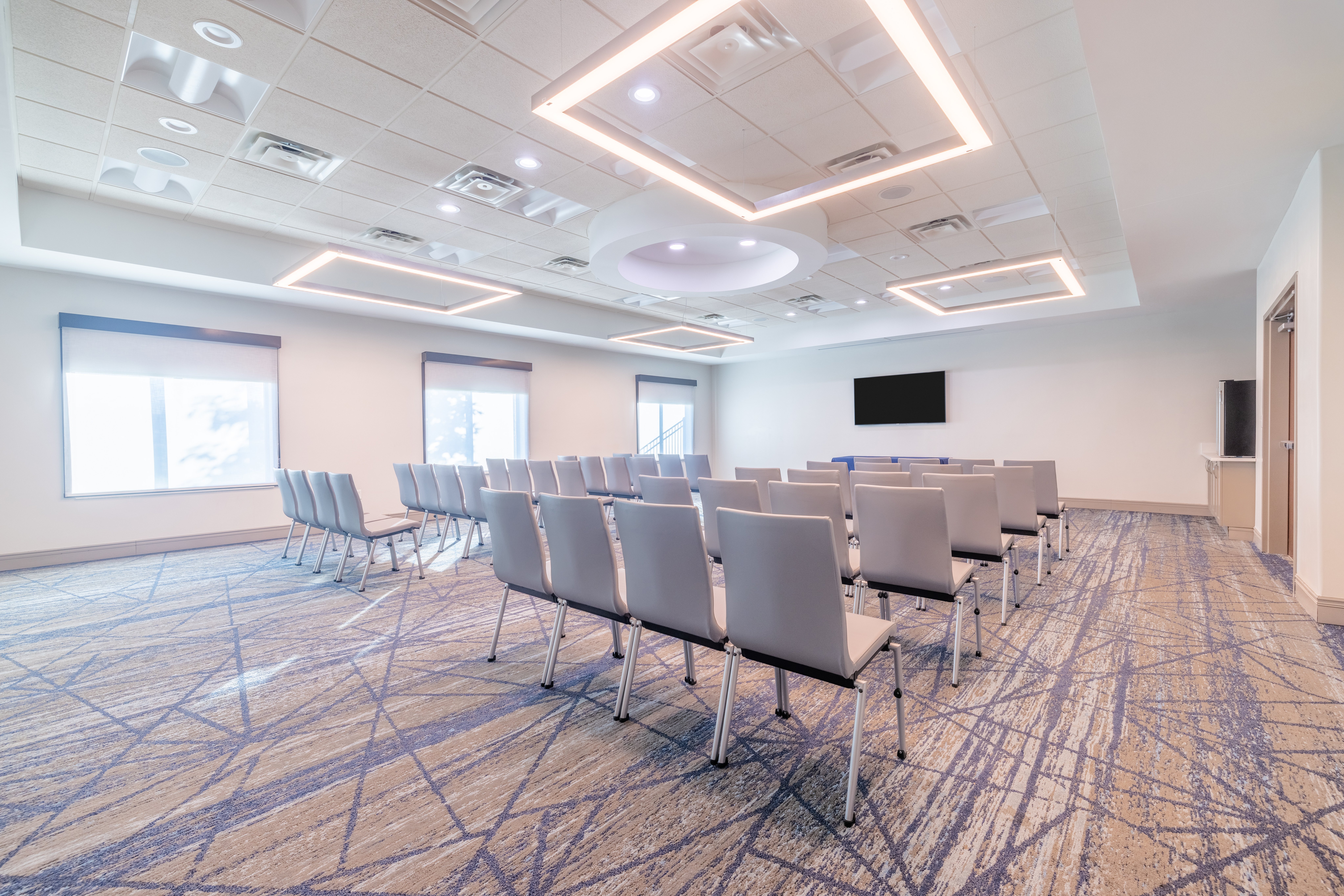 holiday inn express and suites kansas city airport by ihg