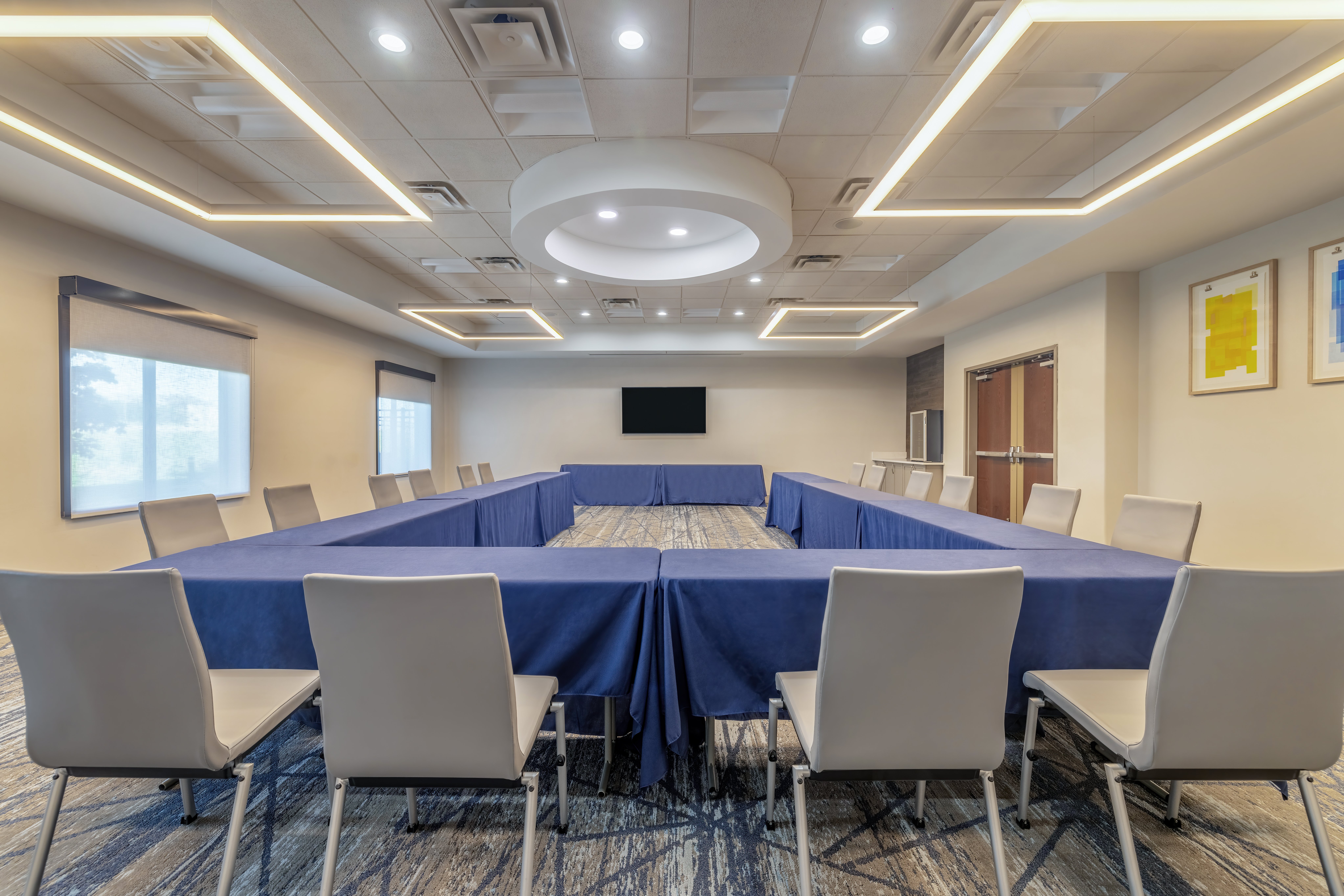 holiday inn express and suites kansas city airport by ihg