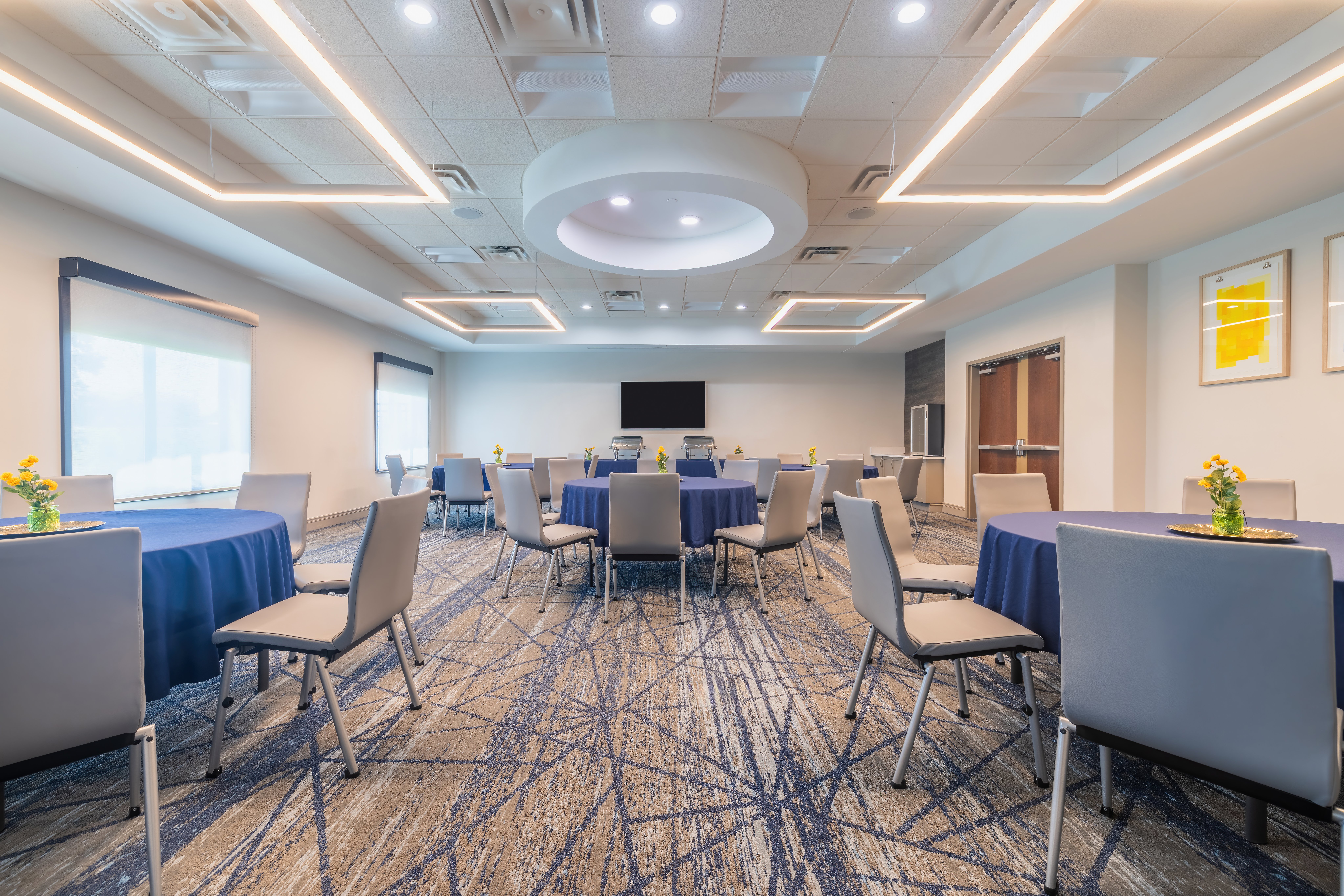 holiday inn express and suites kansas city airport by ihg