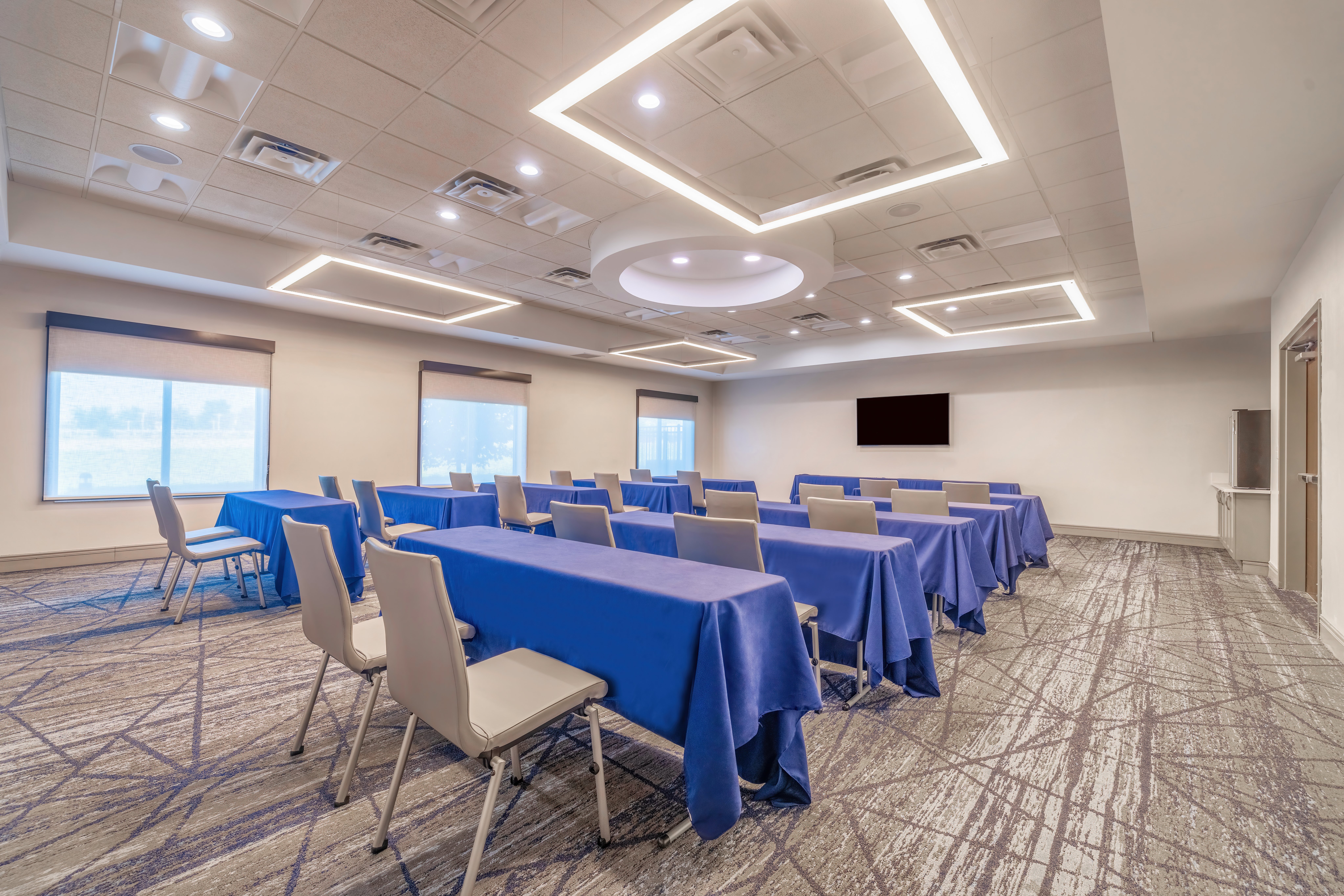 holiday inn express and suites kansas city airport by ihg