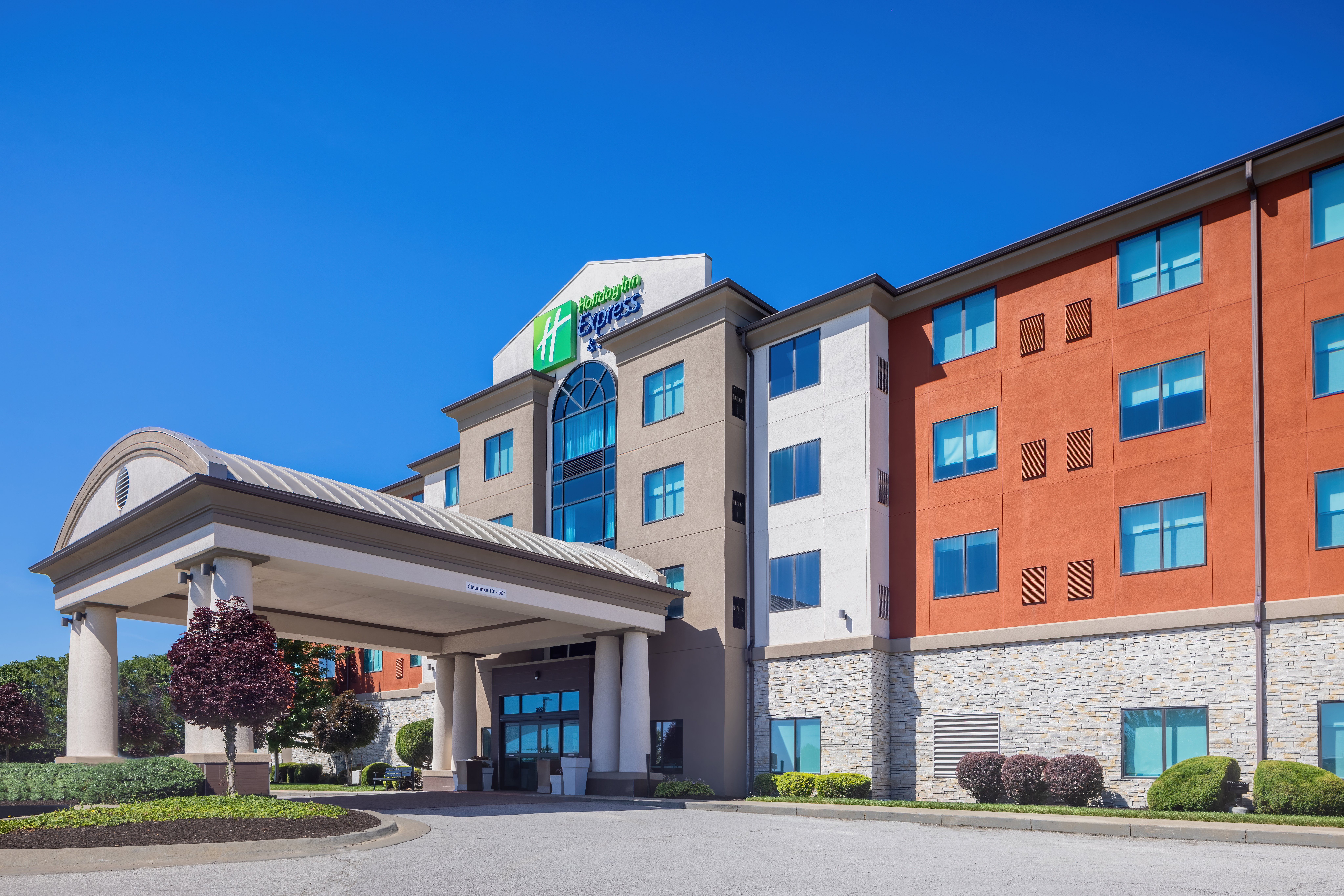 holiday inn express and suites kansas city airport by ihg