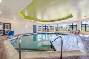 holiday inn express and suites kansas city airport by ihg