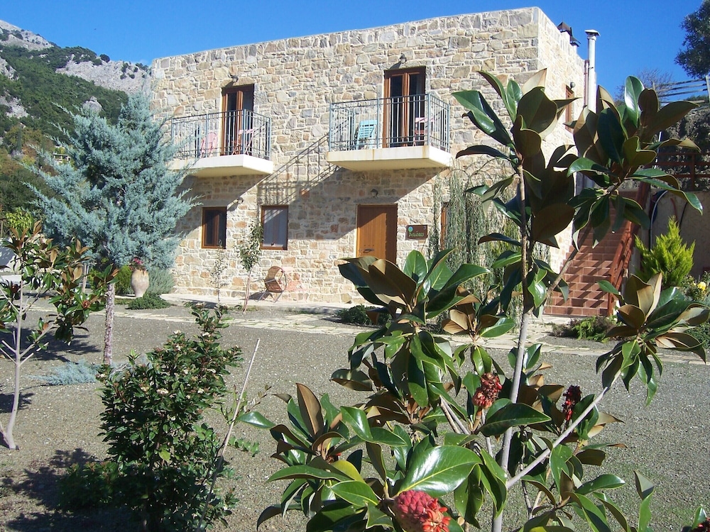 akros oreon hotel