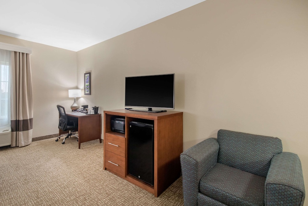 Comfort Inn & Suites Cedar Hill Duncanville,Dallas>>Cedar Hill,3 star