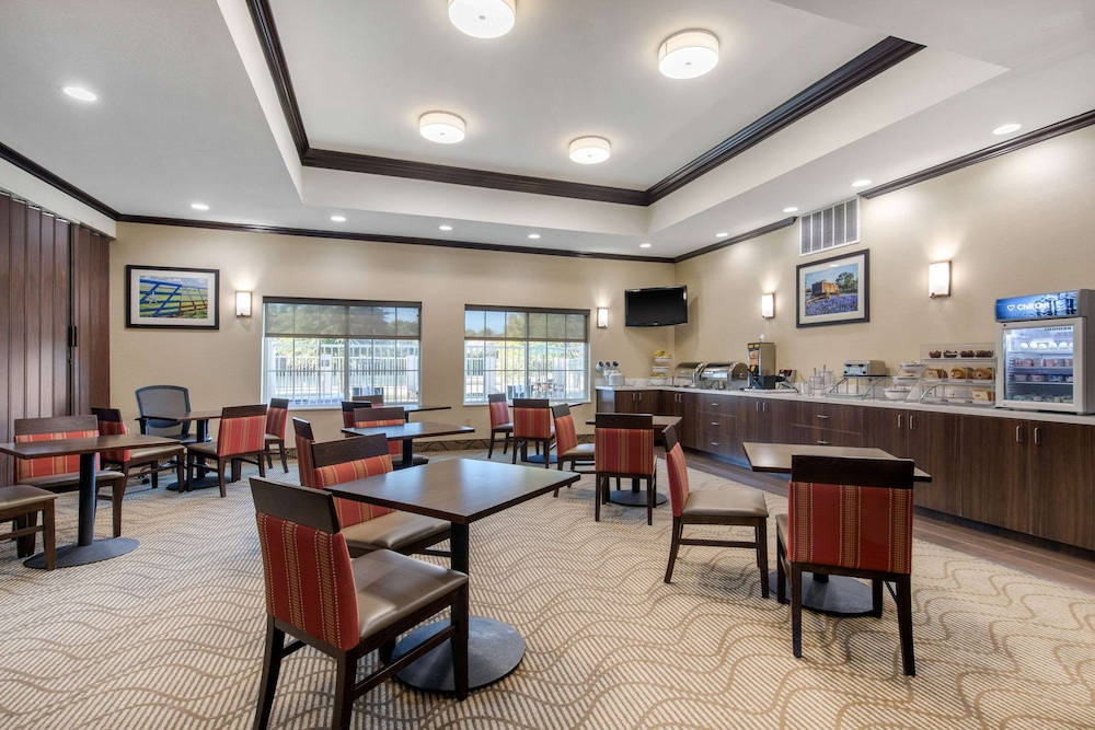 Comfort Inn & Suites Cedar Hill Duncanville,Dallas>>Cedar Hill,3 star