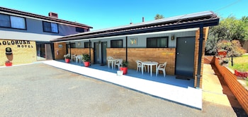 young goldrush motel