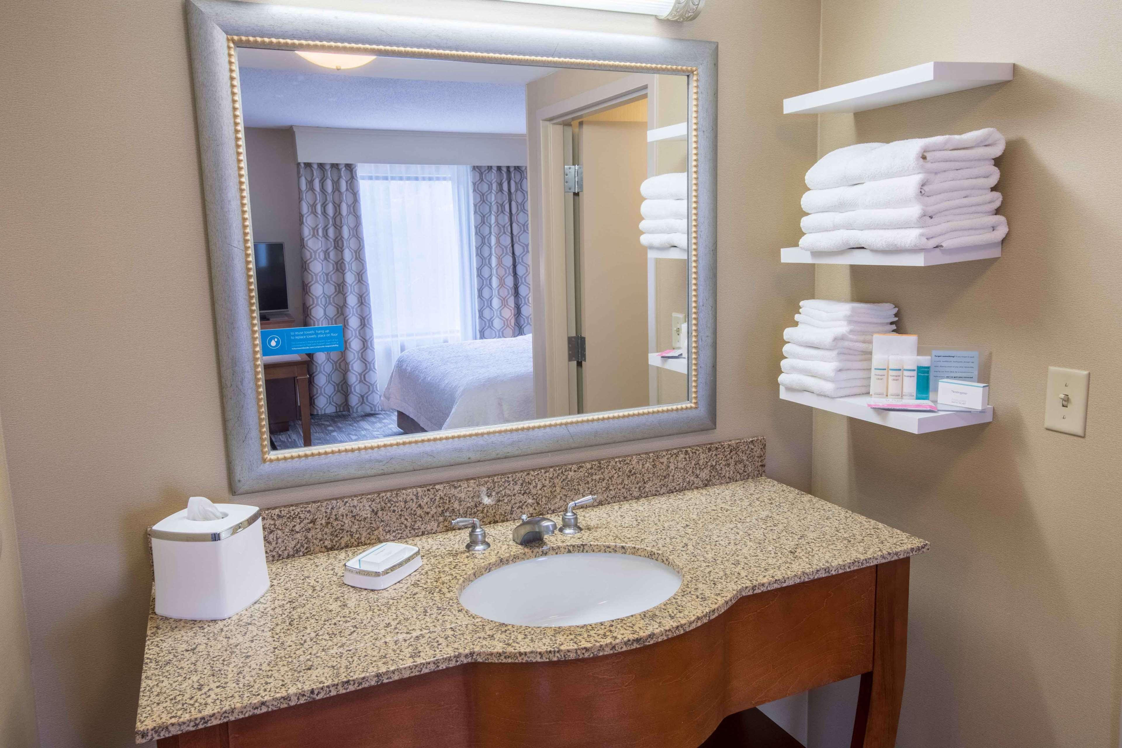 hampton inn and suites tilton