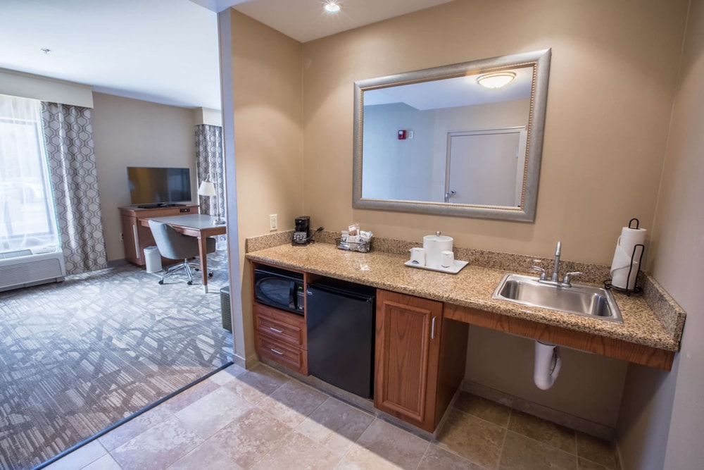 hampton inn and suites tilton