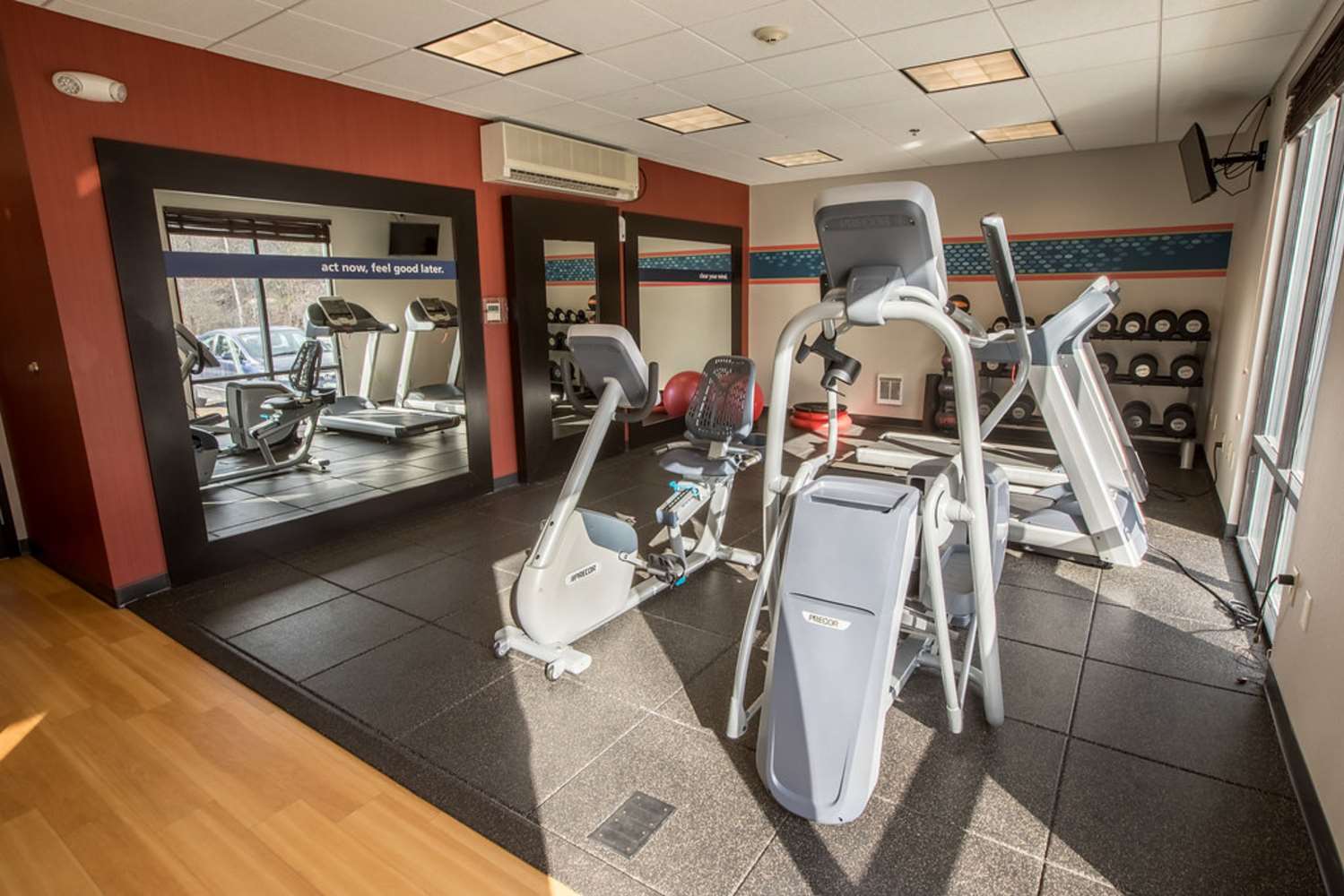 hampton inn and suites tilton