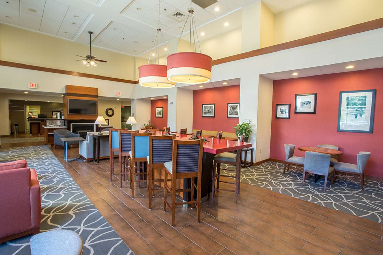 hampton inn and suites tilton