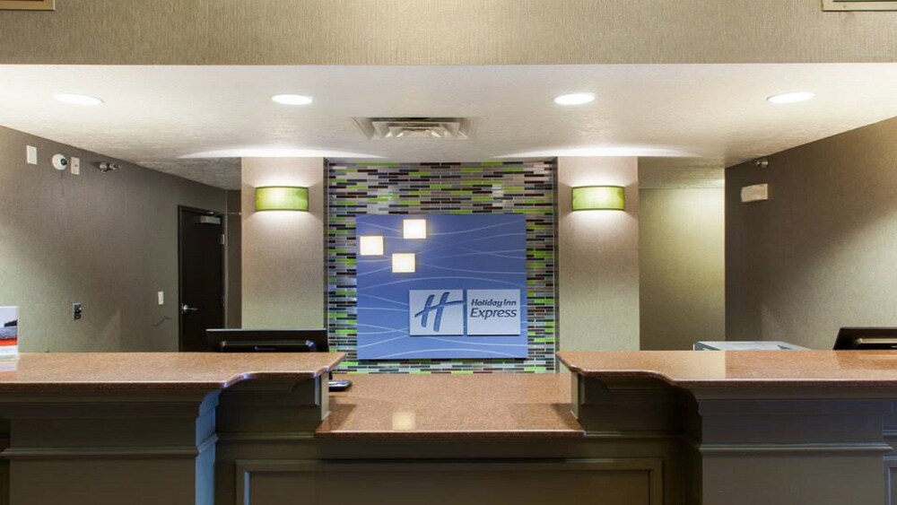 holiday inn express and suites brandon by ihg