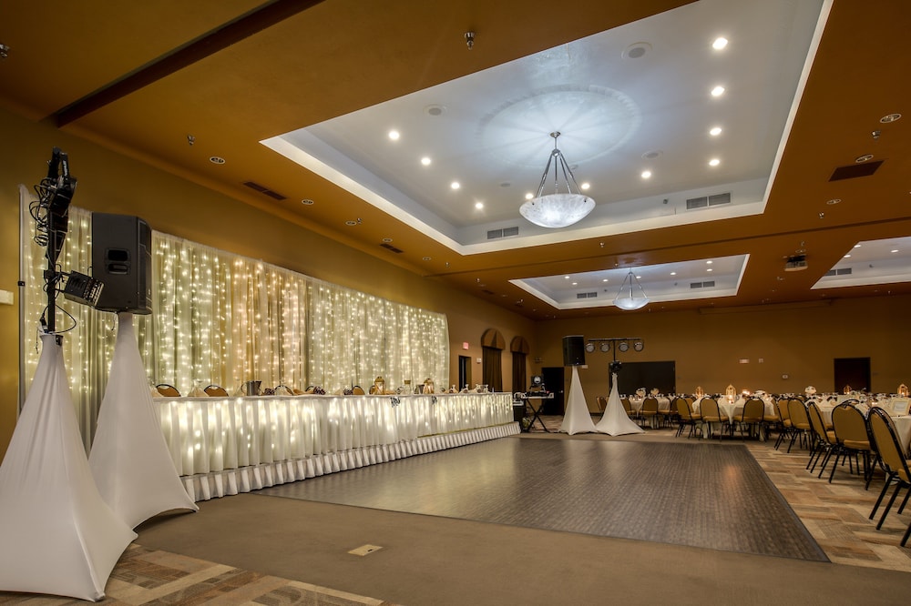 holiday inn express and suites brandon by ihg