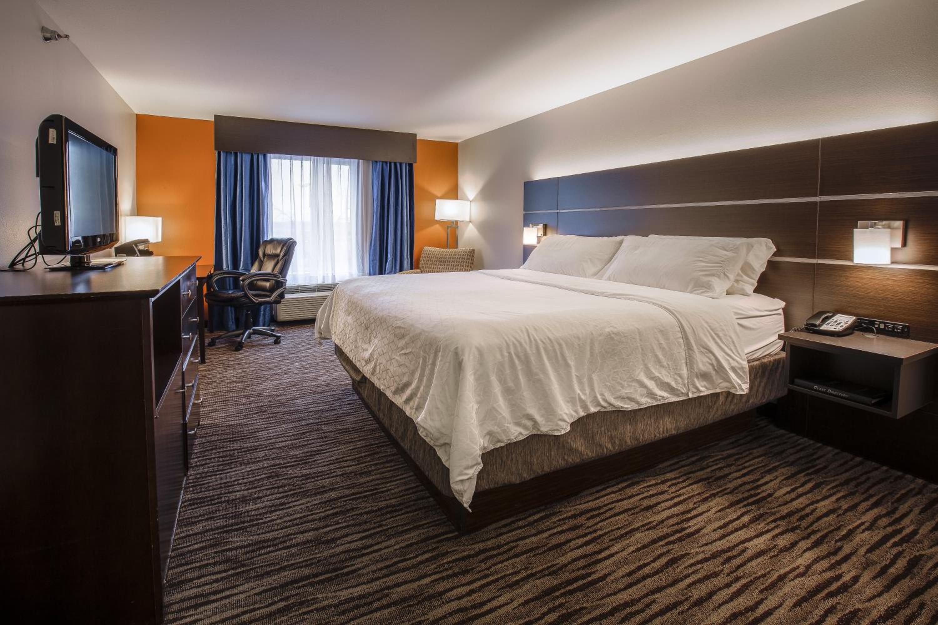 holiday inn express and suites brandon by ihg