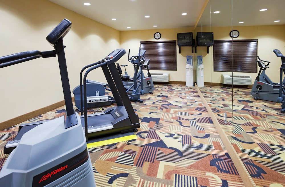 holiday inn express and suites brandon by ihg