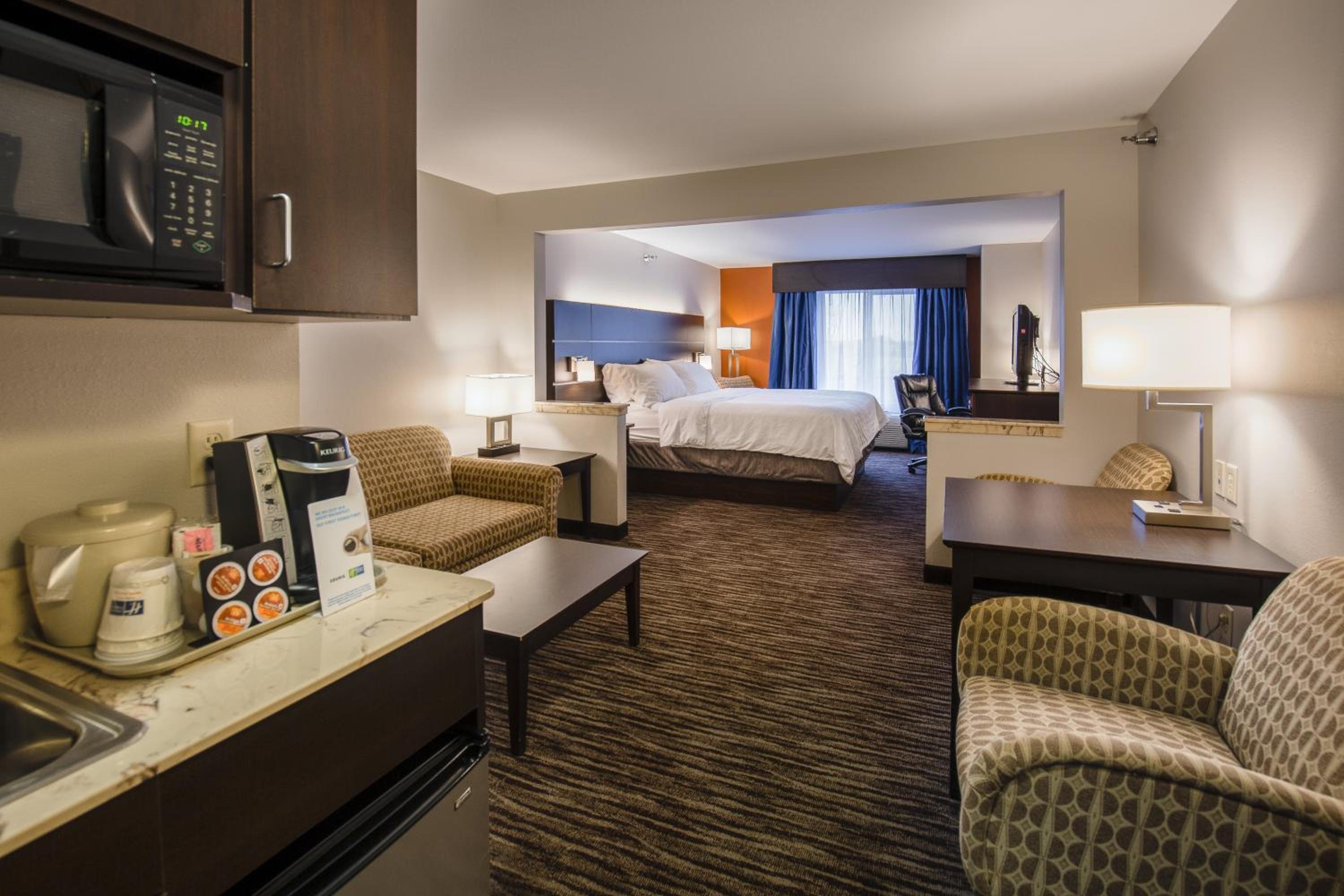 holiday inn express and suites brandon by ihg