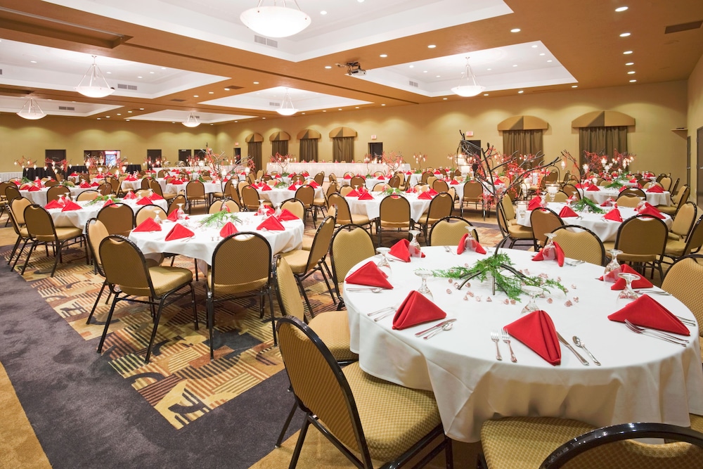 holiday inn express and suites brandon by ihg