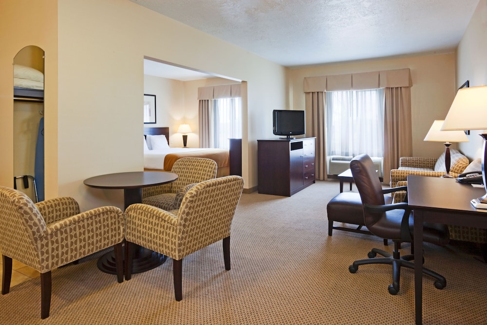 holiday inn express and suites brandon by ihg