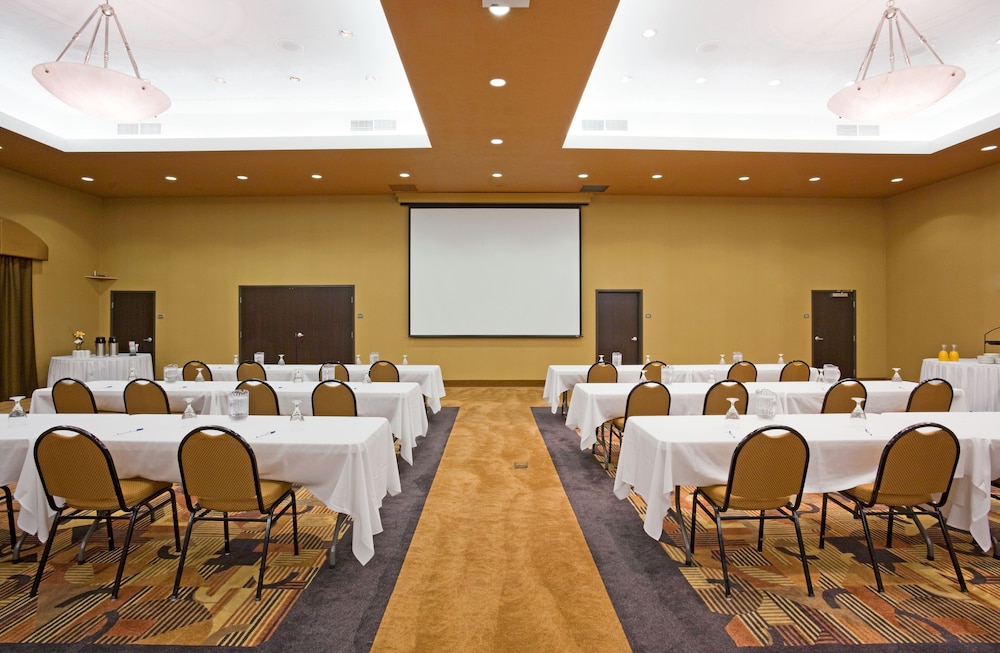 holiday inn express and suites brandon by ihg