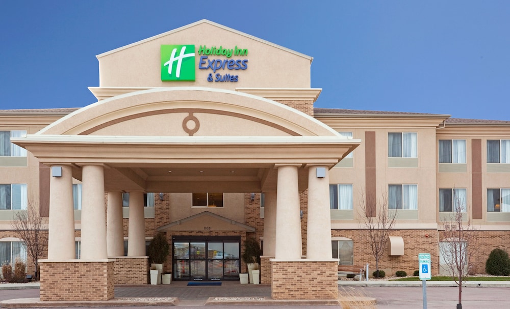 holiday inn express and suites brandon by ihg