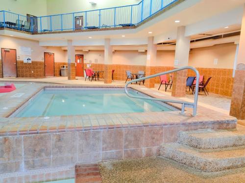 holiday inn express and suites brandon by ihg