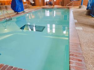 holiday inn express and suites brandon by ihg