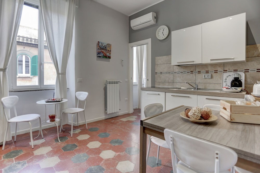 appartamento santi quattro 1 e 2 colosseo