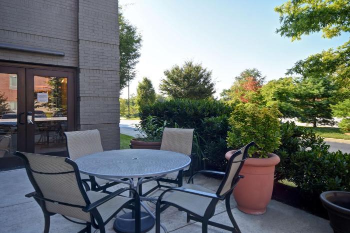 hampton inn and suites columbia south fort meade area