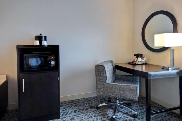 hampton inn and suites columbia south fort meade area