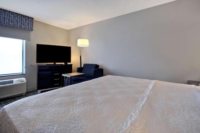 hampton inn and suites columbia south fort meade area