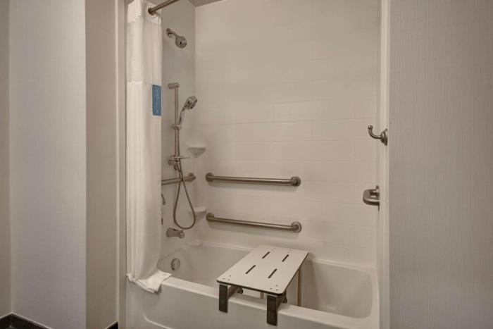 hampton inn and suites columbia south fort meade area