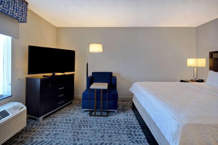 hampton inn and suites columbia south fort meade area