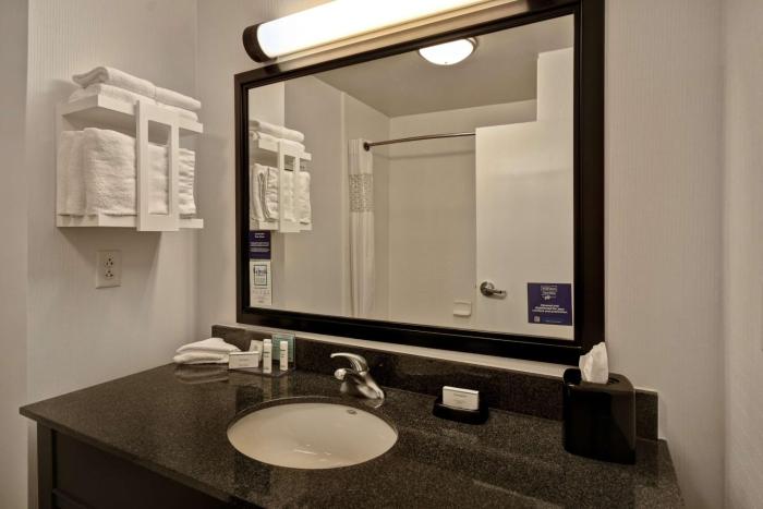 hampton inn and suites columbia south fort meade area