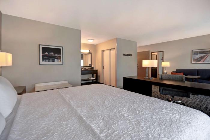 hampton inn and suites columbia south fort meade area