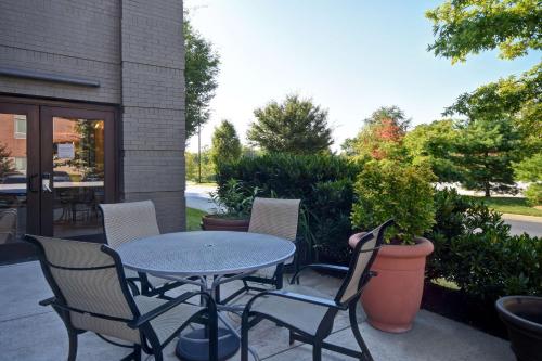 hampton inn and suites columbia south fort meade area