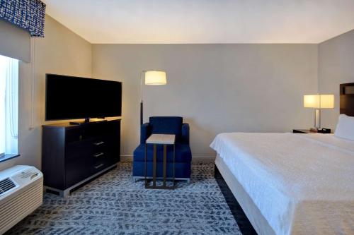 hampton inn and suites columbia south fort meade area