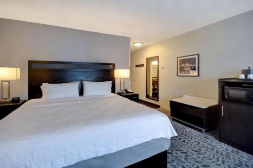 hampton inn and suites columbia south fort meade area