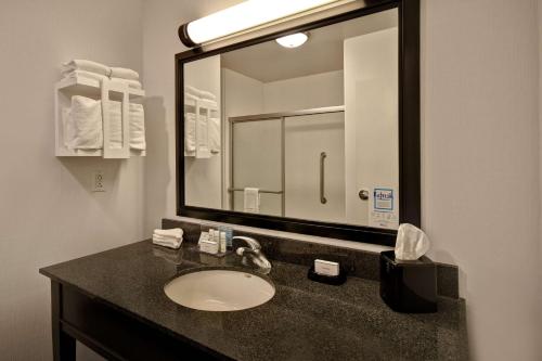 hampton inn and suites columbia south fort meade area