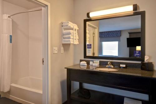 hampton inn and suites columbia south fort meade area