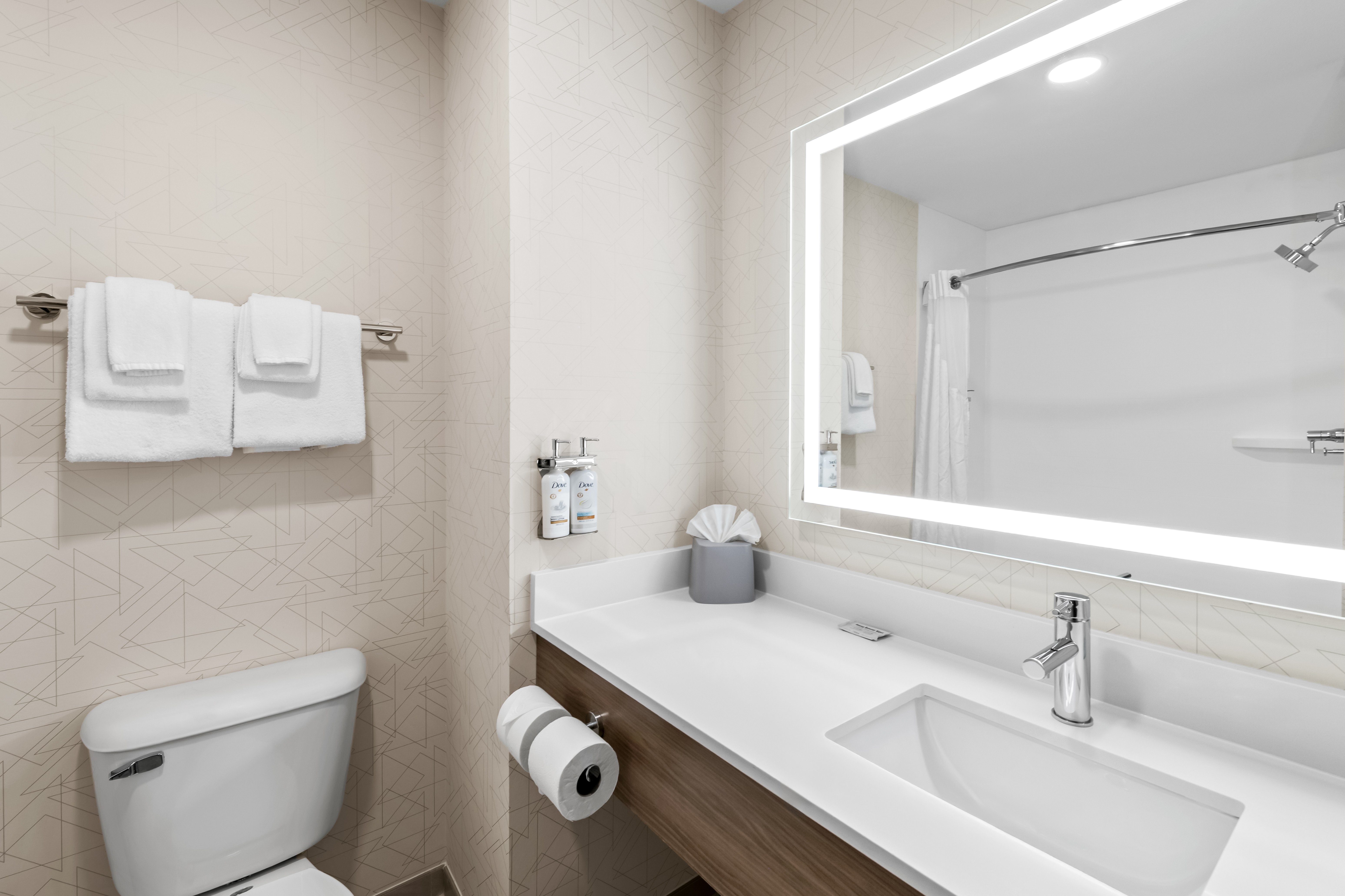 holiday inn express and suites council bluffs conv