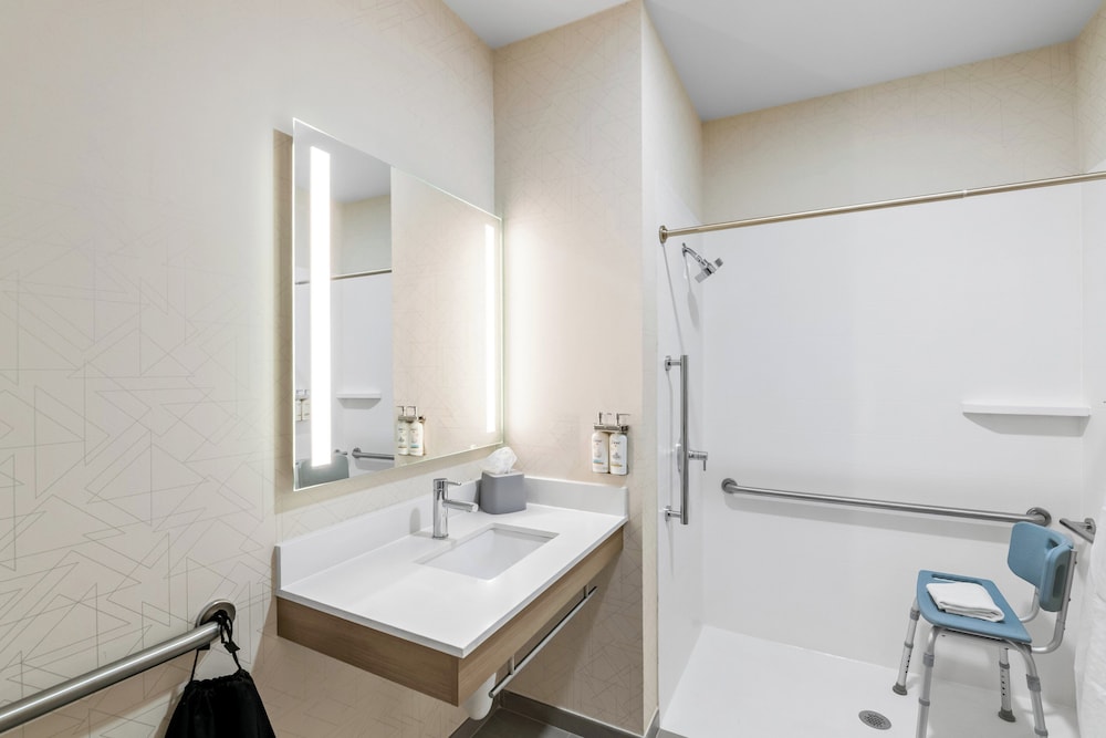 holiday inn express and suites council bluffs conv