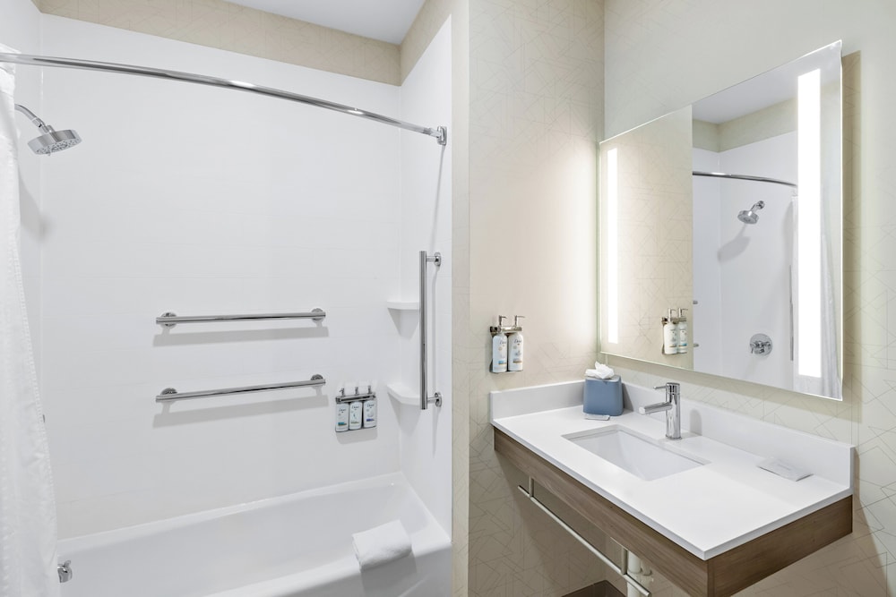 holiday inn express and suites council bluffs conv