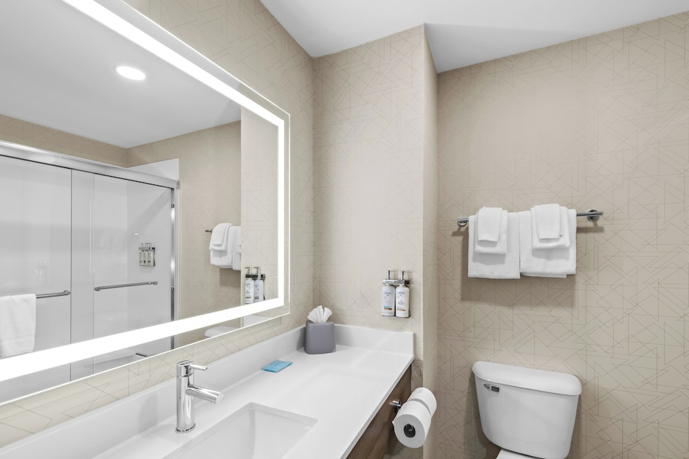 holiday inn express and suites council bluffs conv