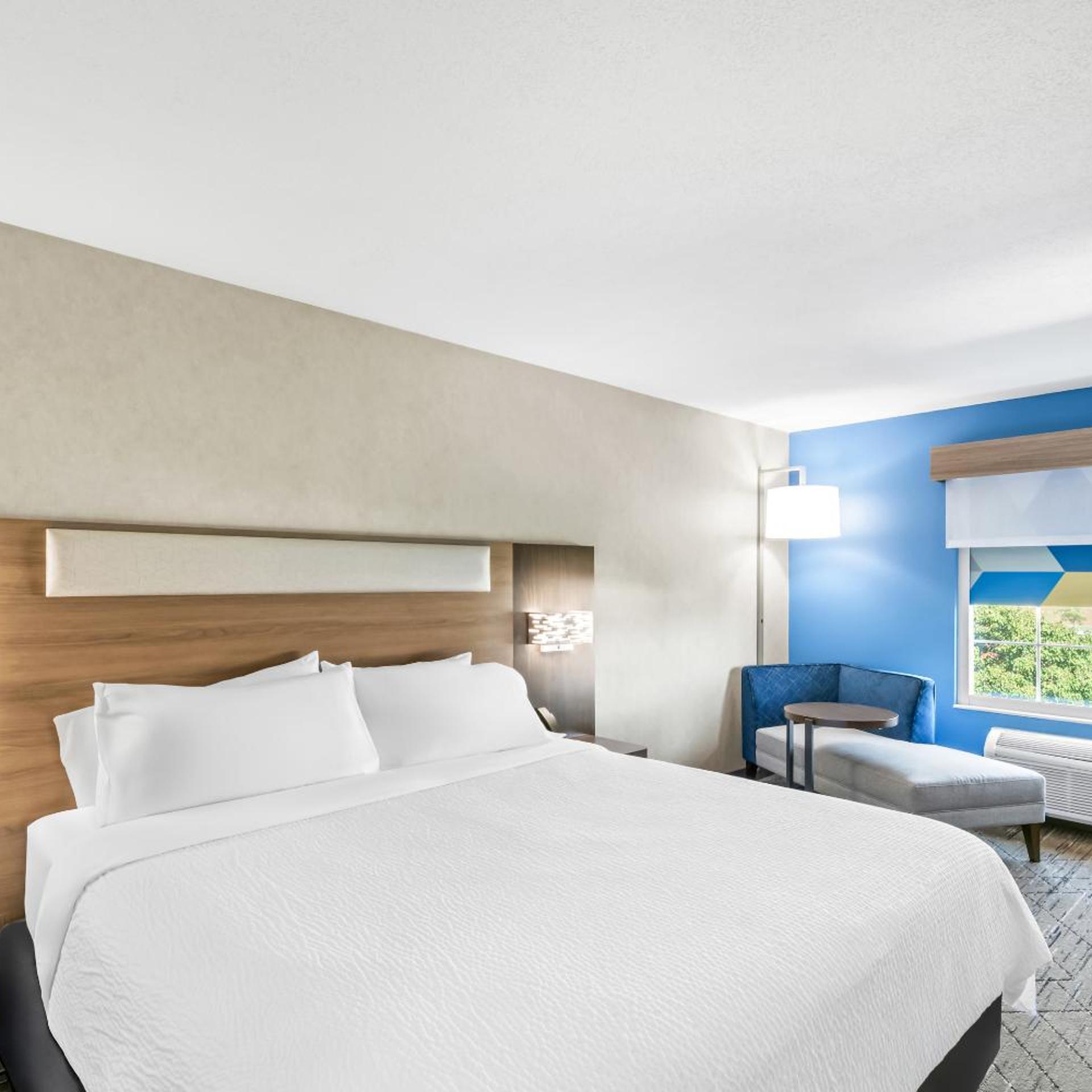 holiday inn express and suites council bluffs conv