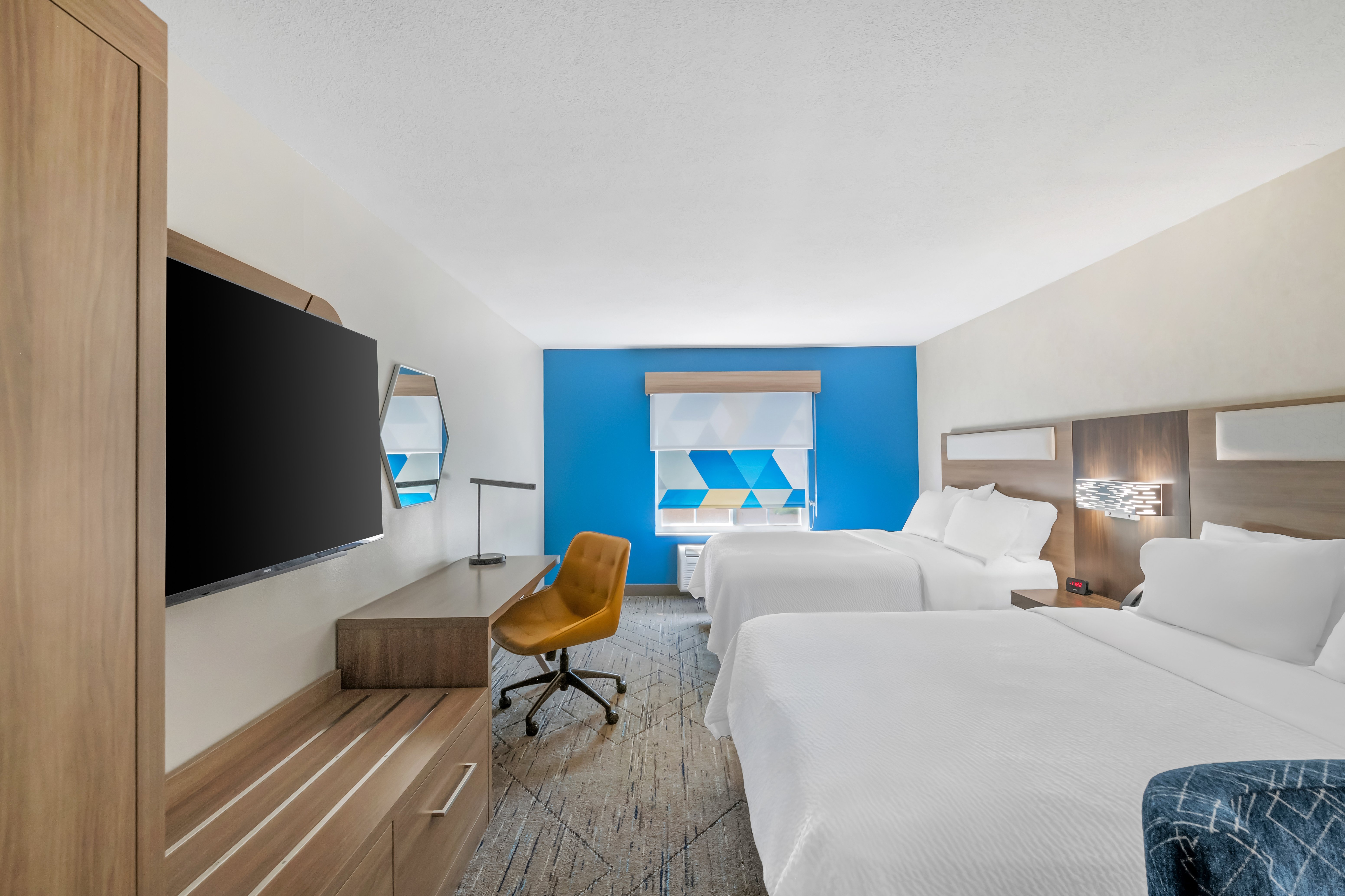 holiday inn express and suites council bluffs conv