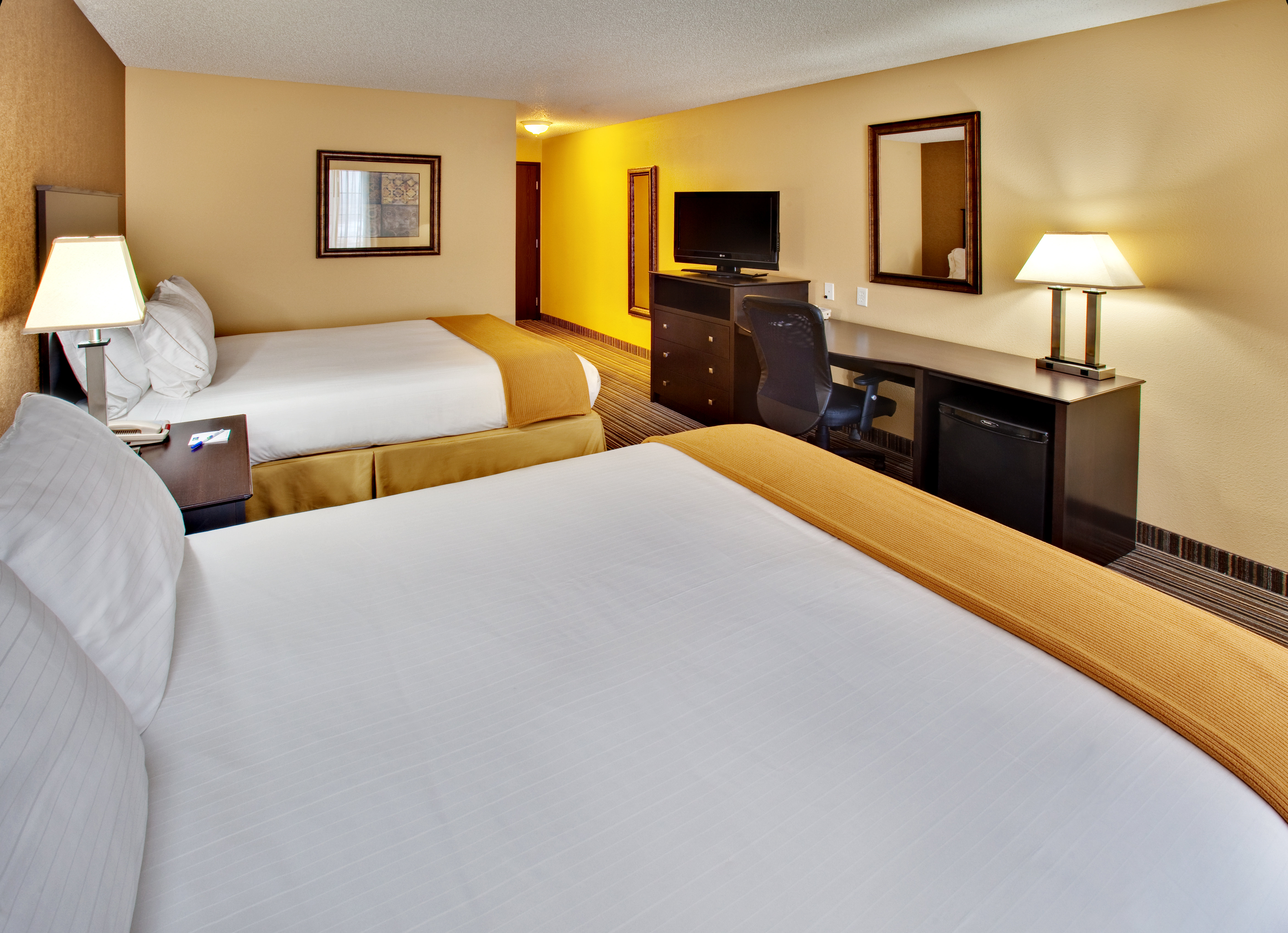 holiday inn express and suites council bluffs conv