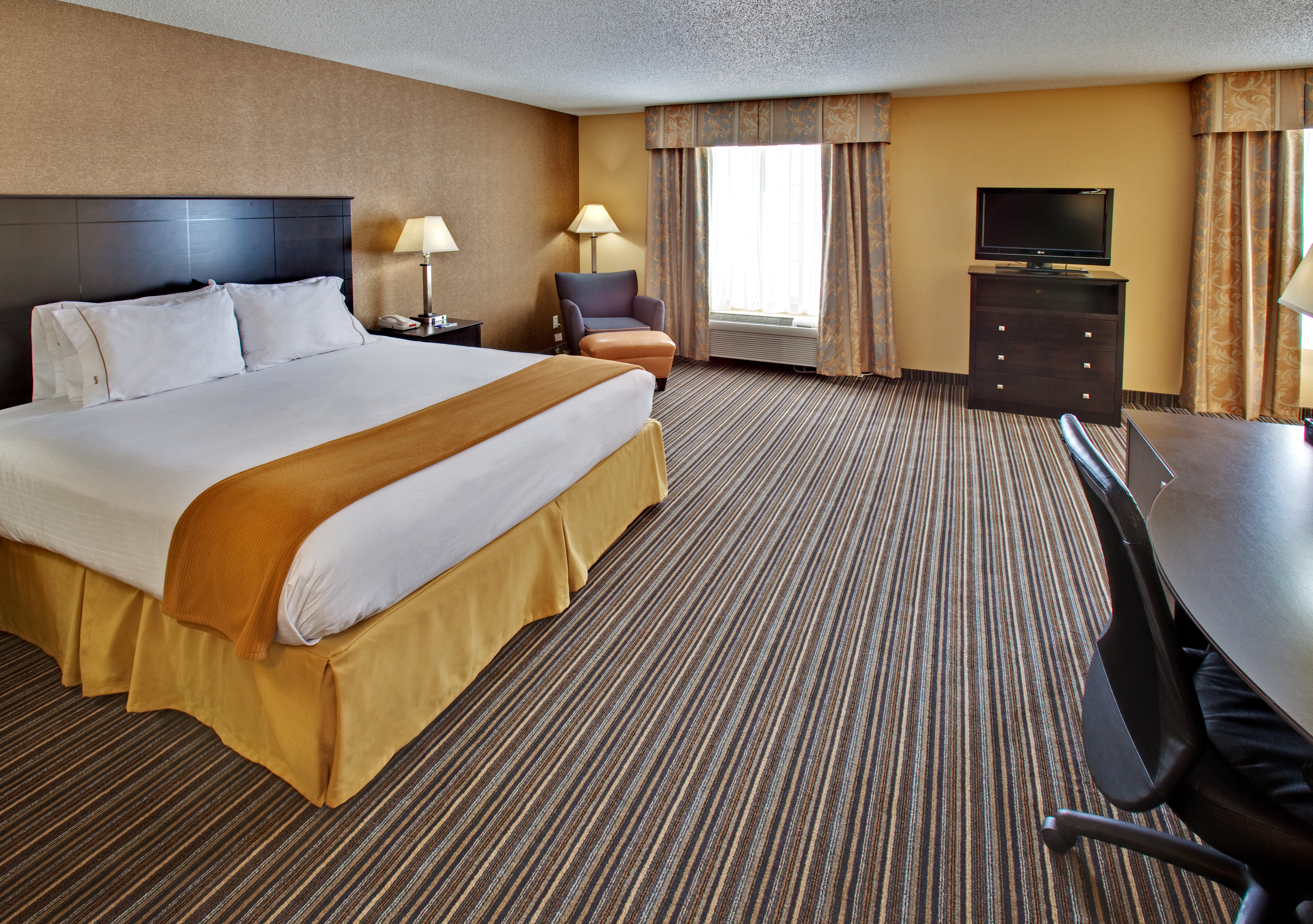 holiday inn express and suites council bluffs conv